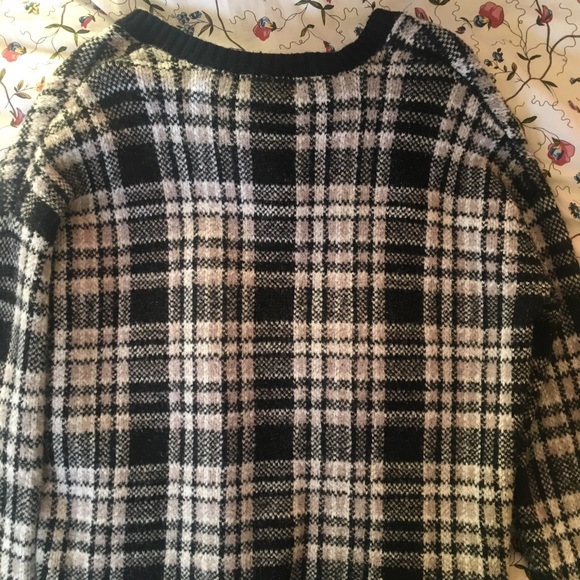 LACE UP PLAID SWEATER - Picture 2 of 2